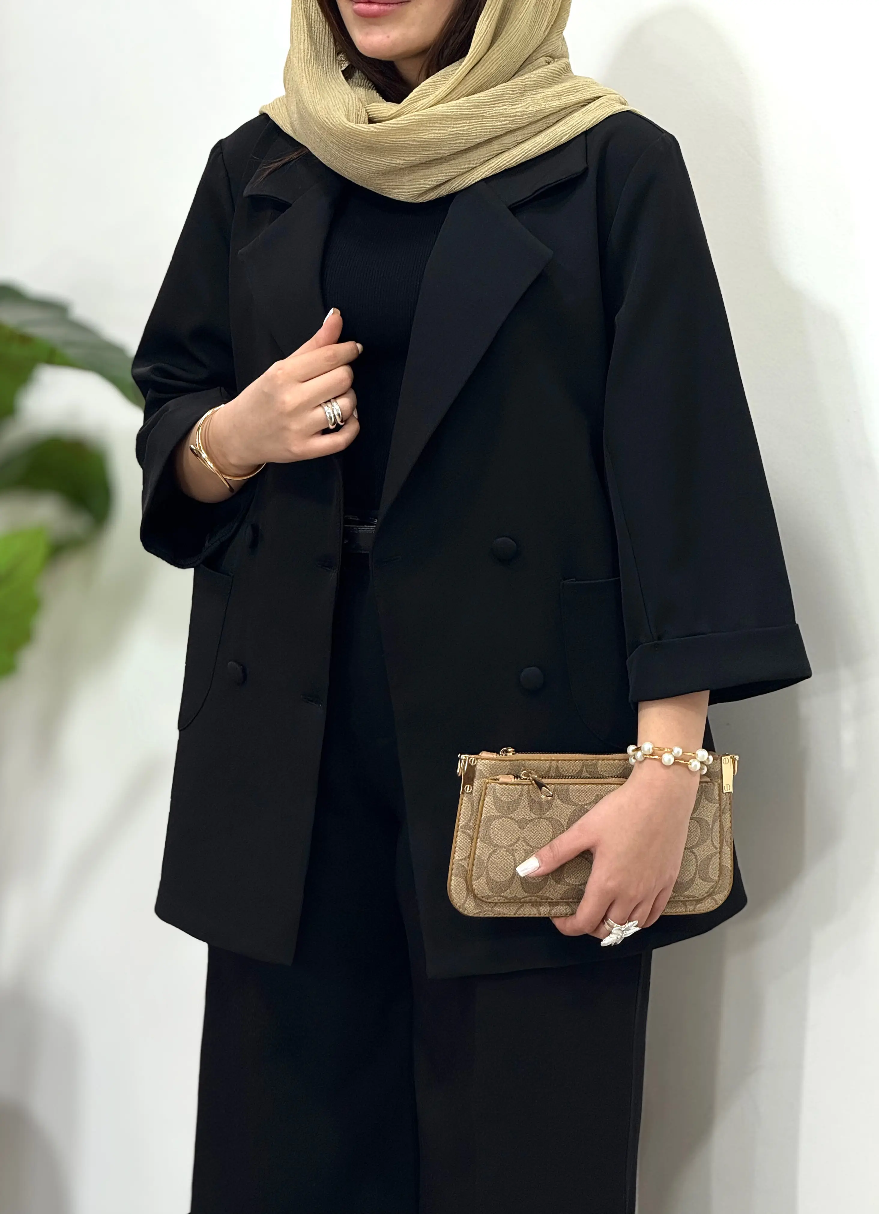 مانتو کتی آیسو به نگار